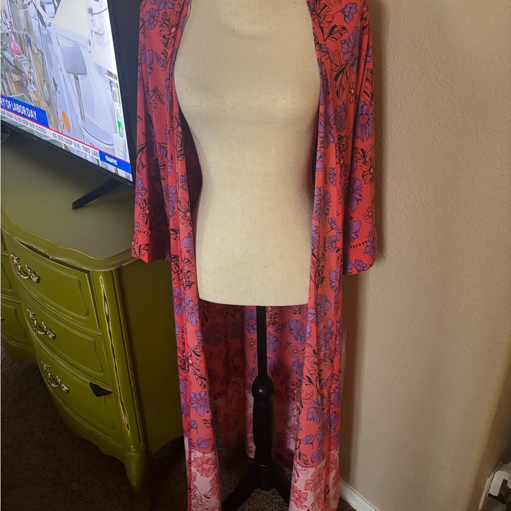 Jessica Simpson Pink and Purple Floral Kimono